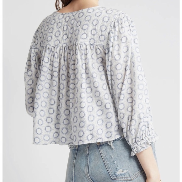 TREASURE & BOND NWOT PRINT POPOVER BLOUSE IN IVORY- BLUE
LOU MEDALLION - Size S - Picture 13 of 14